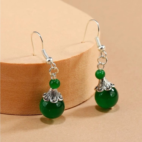 SIMPLE SILVER AND DEEP GREEN JADE COLORED DROP EARRINGS - Picture 4 of 5